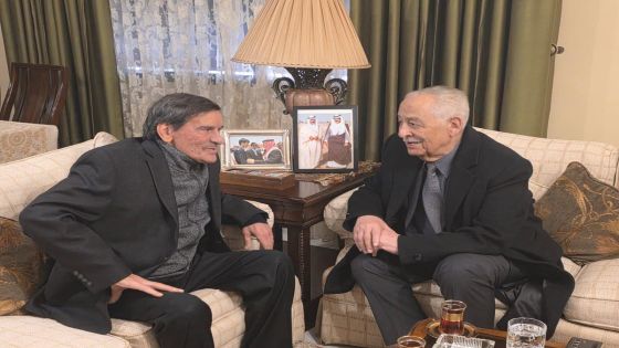 رئيس الديوان الملكي الهاشمي يزور الوزير والعين والنائب الأسبق سعد هايل السرور في منزله للإطمئنان على صحته بعد تعرضه لعارض صحي ألمّ به